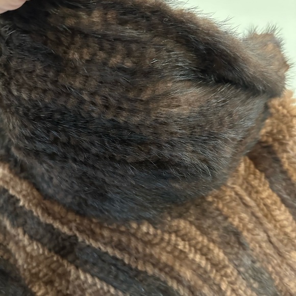 Stunning La Fiorentina Mink Fur Poncho. NWOT - Picture 6 of 9